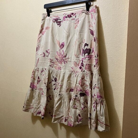 Y2K Banana Republic Women's Tiered Floral Pattern Silk Flare Midi Skirt Size 4 - Picture 2 of 5